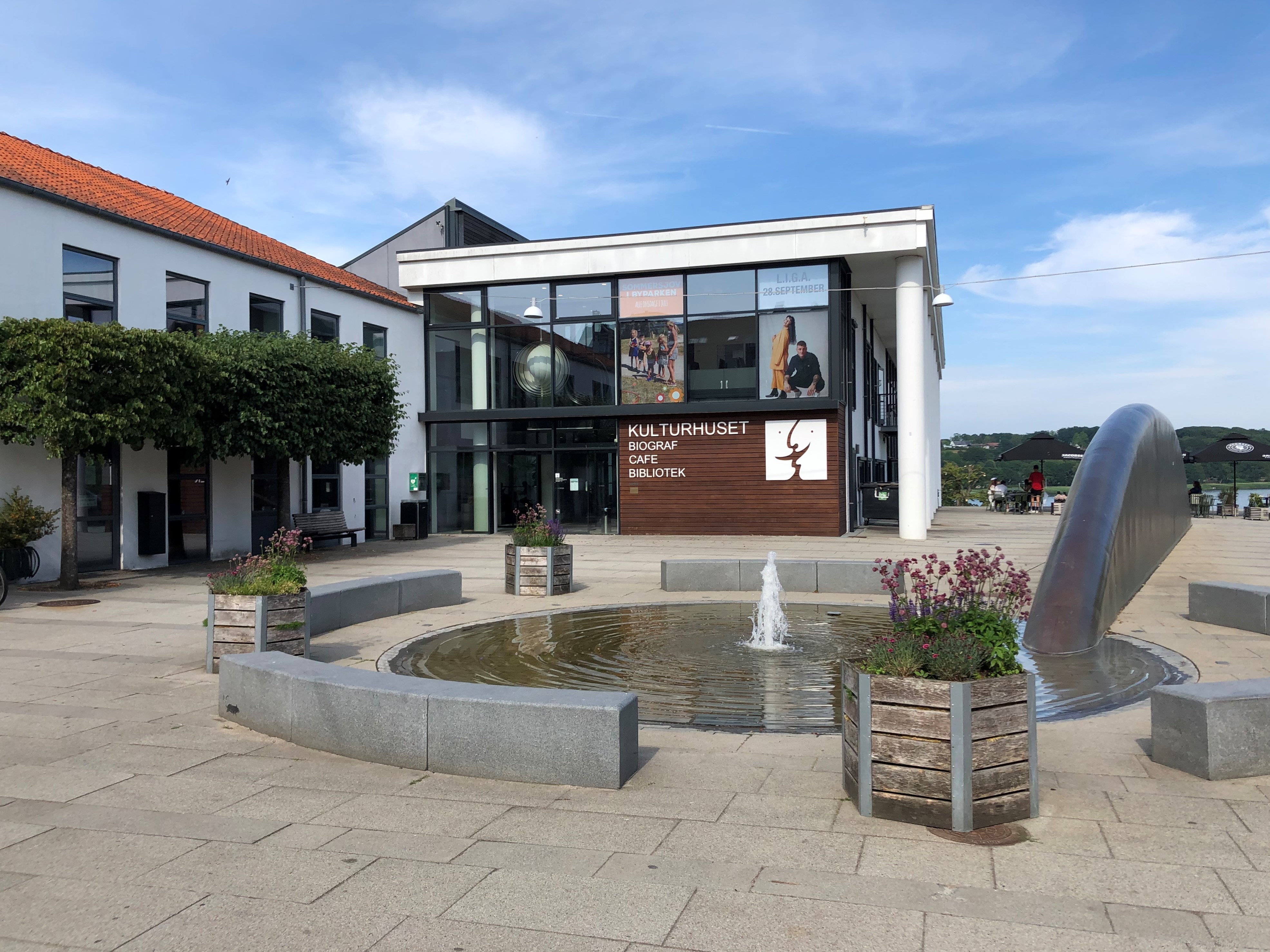 Et selvbetjent bibliotek midt i sportens verden